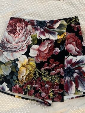 Express Floral Print Black Skort